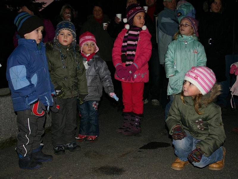 Rozsvícení stromu a jarmark ve Mšeci