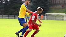 SK Rakovník (ve žlutém) konečně prolomil smůlu a slaví první výhru v ČFL - doma přemohl Karlovy Vary 4:2.