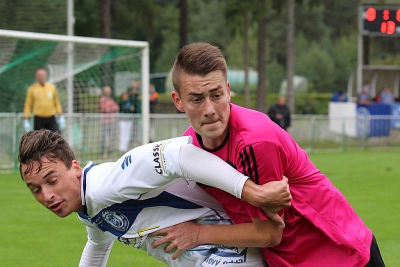 Tatran Rakovník (v růžovém) - SK Kladno 0:1. Šíma a Vild