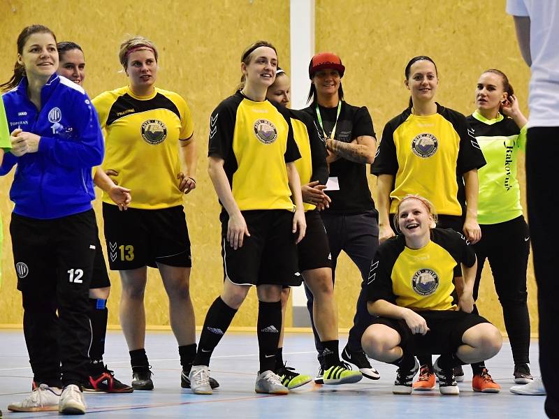 Futsalistky rakovnické Olympie ovládly kladenský turnaj v halovém fotbale.