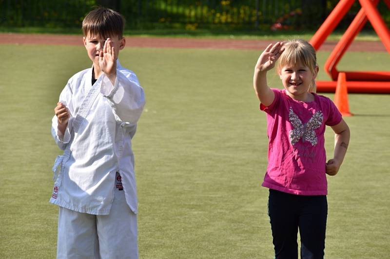 Prostředňáci z rakovnických mateřinek si vyzkoušeli akci Škola pohybu.