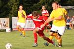 Zavidov (v červeném) sice bojoval a vedl 2:0, ale dál v poháru jdou Tuchlovice, vyhrály 5:2. 