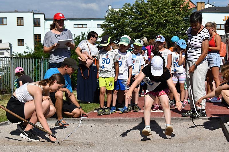 Olympiáda mateřských škol na hřišti u rakovnické sokolovny.