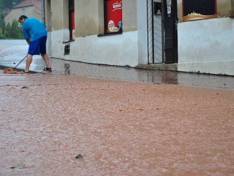 Povodeň Rakovník 16.8. 2015 - fotbalové hřiště SK Rakovník, Ulice Vysoká a Husovo náměstí