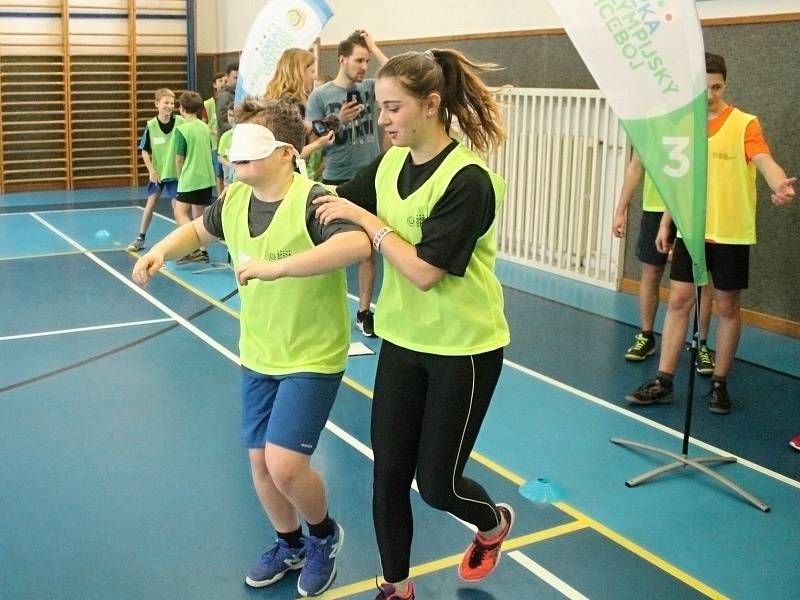 Olympijský trénink v tělocvičně 2. základní školy v Rakovníku.