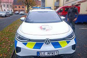 Novostrašečtí městští strážníci mají nový elektromobil.