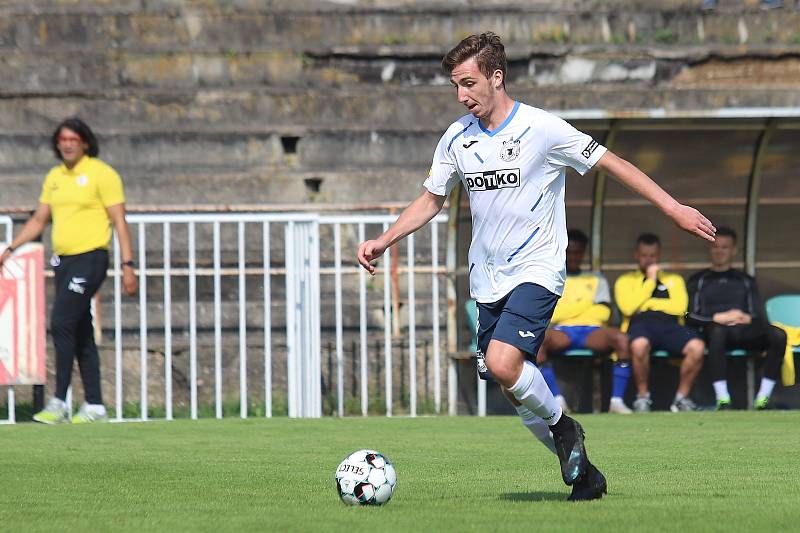 SK Rakovník (ve žlutém) - Jiskra Domažlice 0:3.