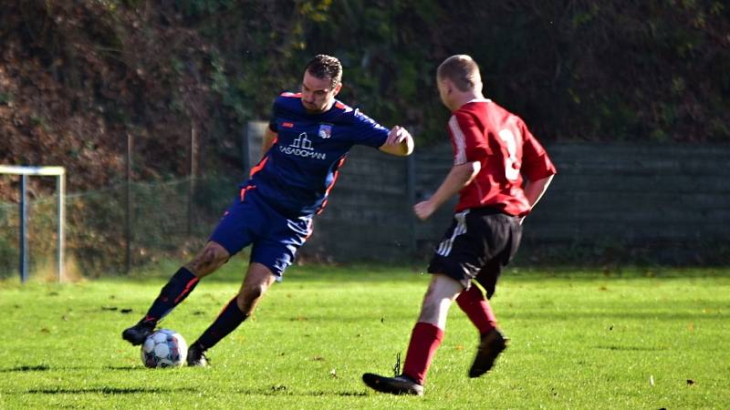 Okresní přebor: Městečko (v modrém) trochu překvapivě doma padlo s Jesenicí 2:4.