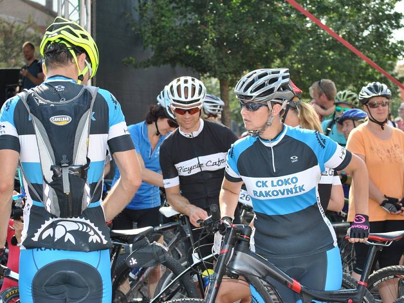 Orientační závod dvojic před startem na Husově náměstí - Rakovnické cyklování 2015