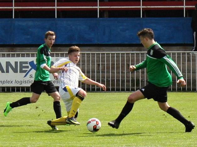 SK Rakovník B  v okresním derby v nejnižší krajské soutěži přejel Hředle 5:0.