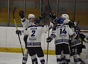 V úvodním semifinále krajské hokejové ligy vyhrál domácí HC Rakovník nad Slavojem Velké Popovice 6:3.