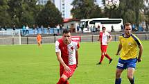 SK Rakovník (ve žlutém) konečně prolomil smůlu a slaví první výhru v ČFL - doma přemohl Karlovy Vary 4:2.