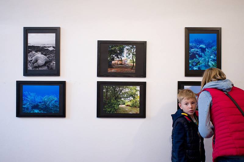 Z vernisáže výstavy fotografií Jiřího Veselého.