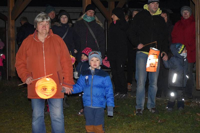 Lampionový průvod v Lubné.