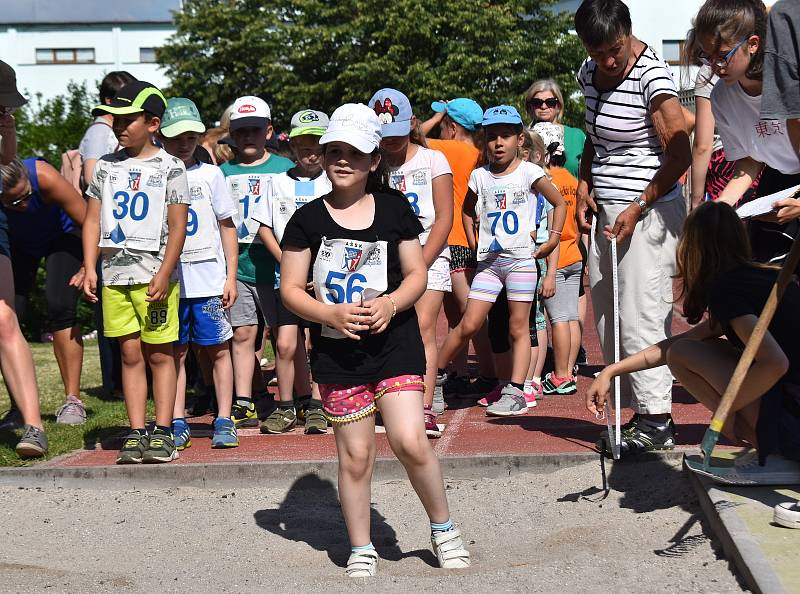 Olympiáda mateřských škol na hřišti u rakovnické sokolovny.