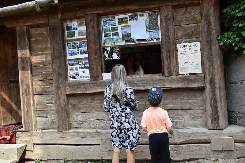 Hrad Krakovec je v létě v obležení turistů. Návštěvnost je srovnatelná s tou loňskou, kdy byla rekordní.