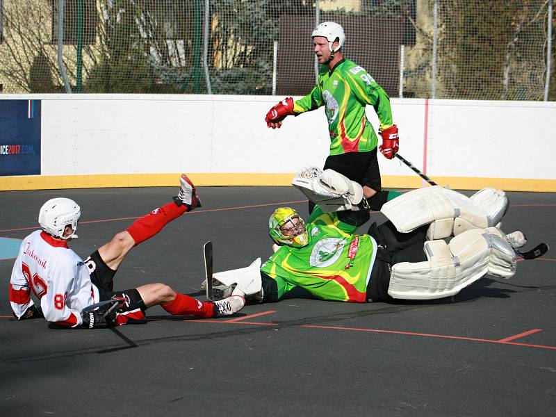 Rakovničtí hokejbalisté v dalším kole extraligy prohráli se Sudoměřicemi 2:5.