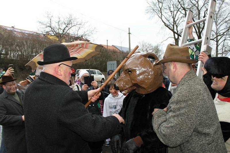 Na Masopust v Čisté dorazili přátelé ze stejnojmenných obcí napříč republikou.