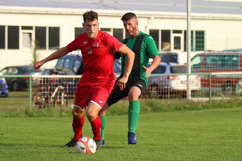 I. B třída: Lubná (v černozeleném) potvrdila dobrou formu, Vinařice porazila 4:1.