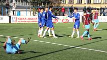 Vyšehrad (v modrém) si poradil doma s SK Rakovník 2:0.