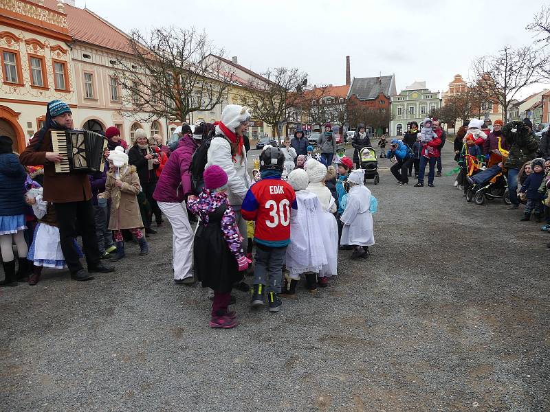 Hlavním tématem masopustu v Rakovníku byla zima.