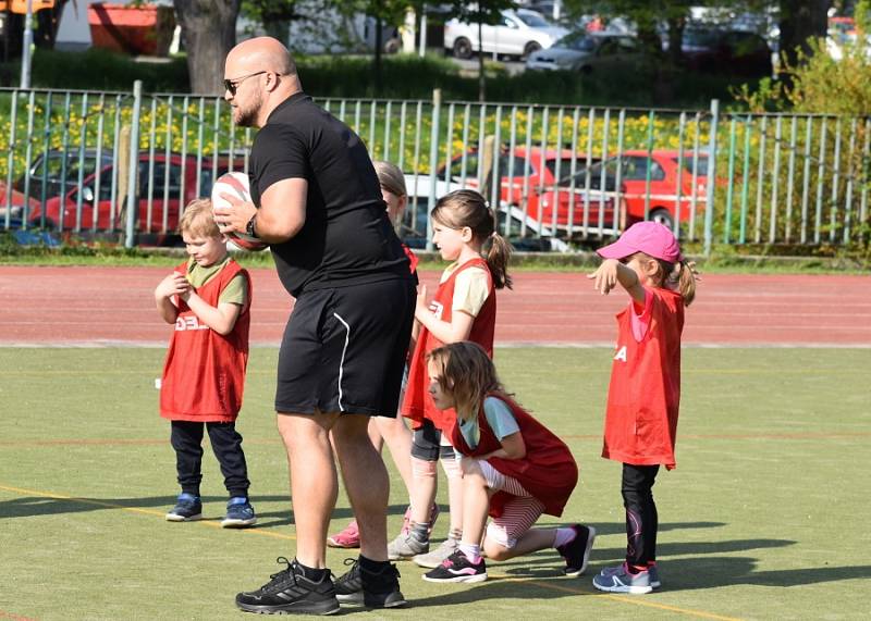 Prostředňáci z rakovnických mateřinek si vyzkoušeli akci Škola pohybu.