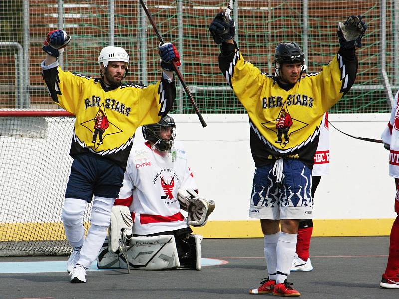 V rozhodujícím finále oblastní ligy v hokejbalu zvítězily Beer Stars Hnidousy nad rezervou HBC Rakovník 7:3 a slaví titul.