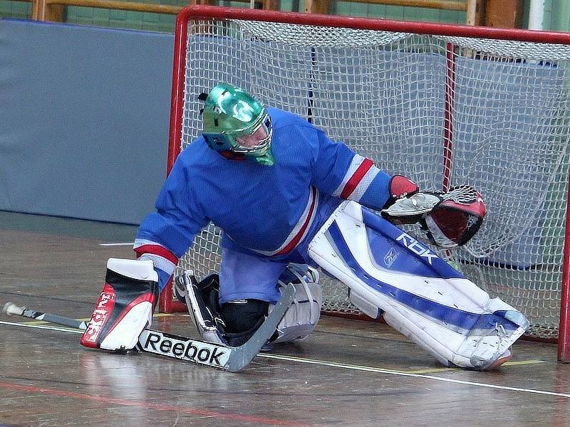 V rakovnické sportovní hale se uskutečnil druhý ročník charitativní akce Retro hokejbal pomáhá. Hokejbalisté a sponzoři vybrali dohromady přes 42 tisíc korun, které byly rozděleny čtyřem organizacím.