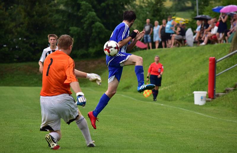 Fotbalisté Zavidova zdolali Černolice 2:1 a udrželi šanci na záchranu I. A třídy.