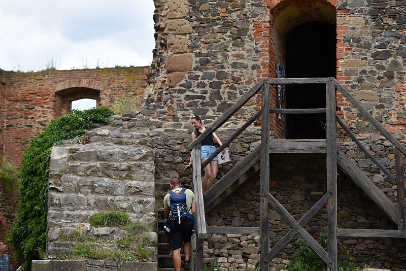 Hrad Krakovec je v létě v obležení turistů. Návštěvnost je srovnatelná s tou loňskou, kdy byla rekordní.