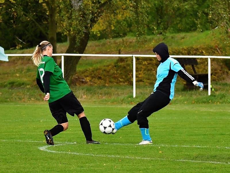 Fotbalistky Lvic z Pavlíkova zdolaly Vědomice 3:1.