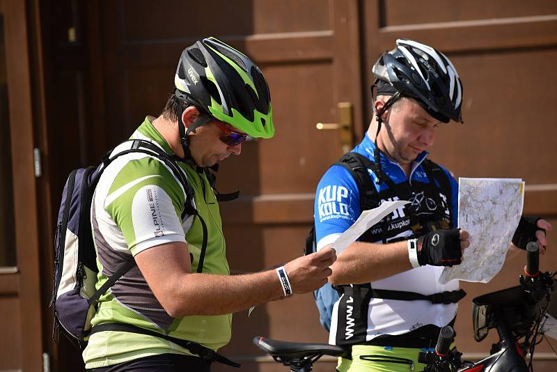 Ze dvanáctého ročníku Rakovnického cyklování, který odstartoval orientačním závodem.