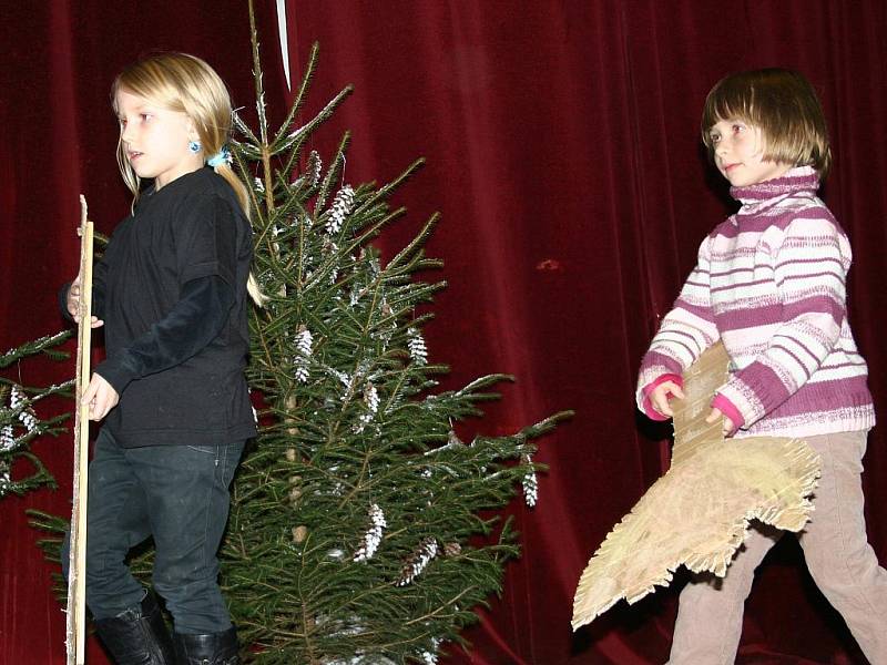 Rozsvěcení vánočního stromu v Lubné