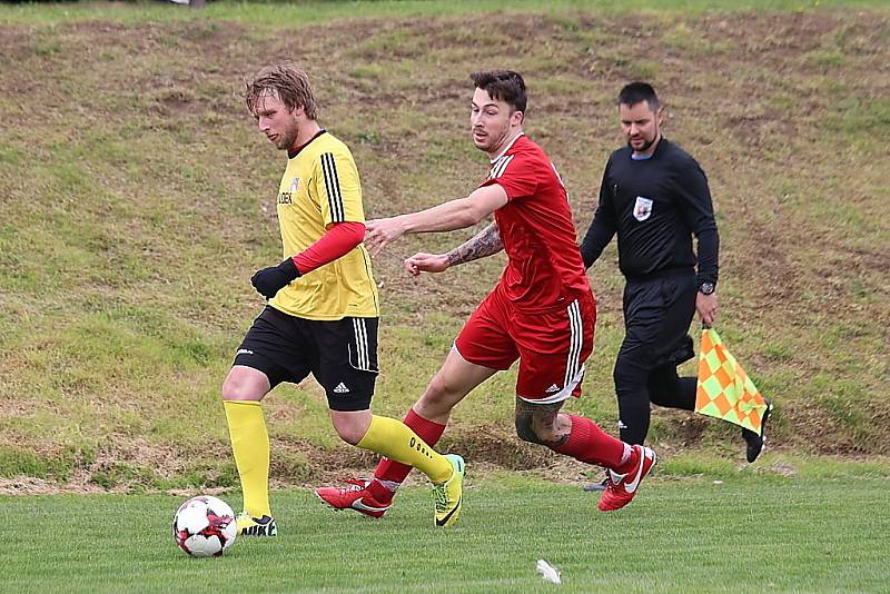 Z fotbalového utkání okresního přeboru Zavidov B - Městečko (0:2)