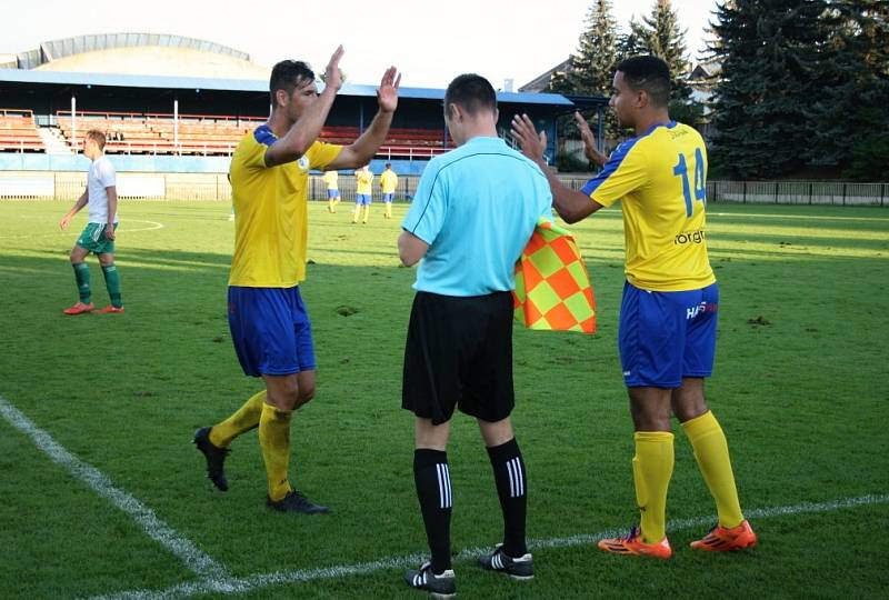 SK Rakovník (ve žlutém) doma porazil po dobrém výkonu Jankov 5:2