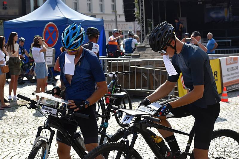 Ze dvanáctého ročníku Rakovnického cyklování, který odstartoval orientačním závodem.