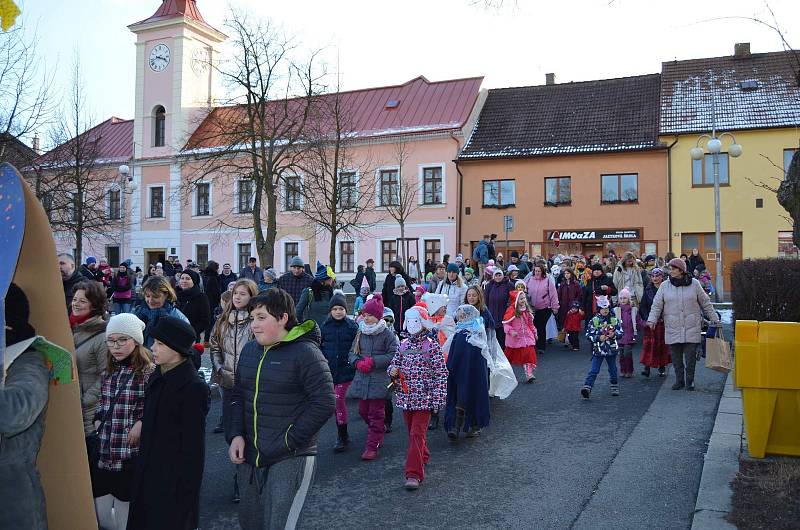 V Novém Strašecí se konal masopust už po dvacáté. Po skončení průvodu pokračoval program v Novostrašeckém kulturním centru, kde se uskutečnila i soutěž o nejlepší buchtu.