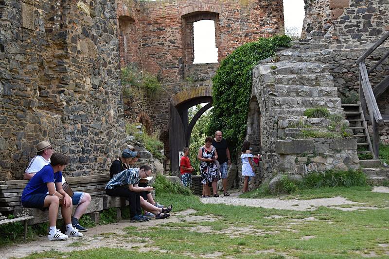 Hrad Krakovec je v létě v obležení turistů. Návštěvnost je srovnatelná s tou loňskou, kdy byla rekordní.