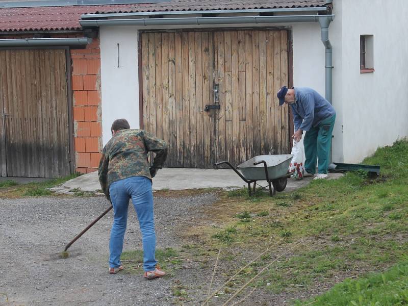 Ukliďme Česko v Jesenici a Drahouši