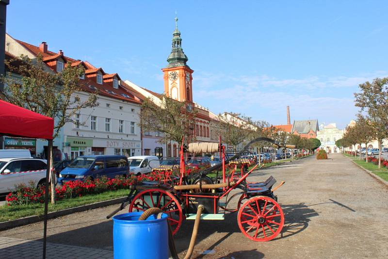 Na rakovnickém náměstí se v sobotu soutěžilo O pohár starosty Krajského sdružení hasičů.