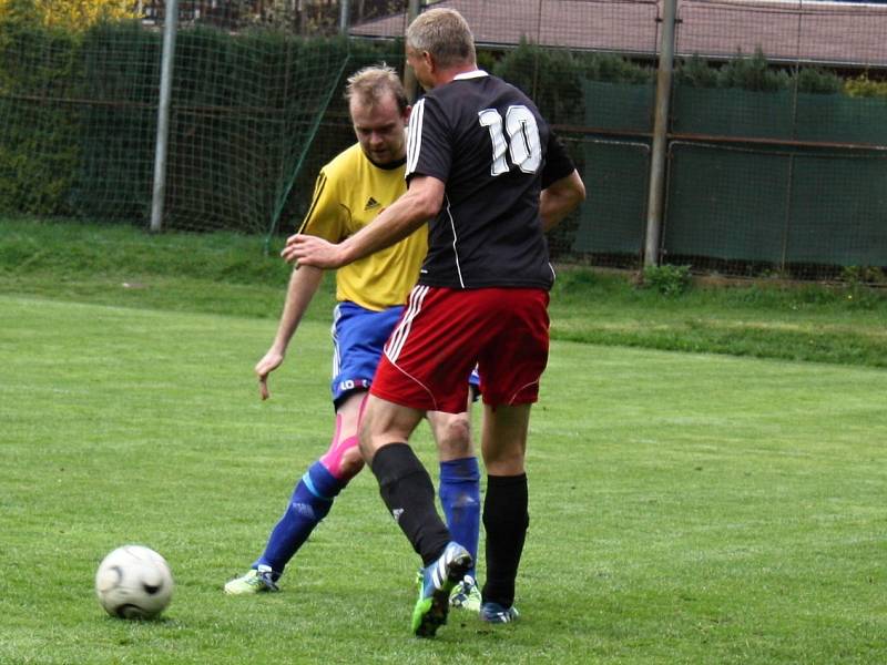 Zavidov B nestačil na Lužnou, Městečko padlo s Jesenicí, Olympie rozstřílela Kolešovice.