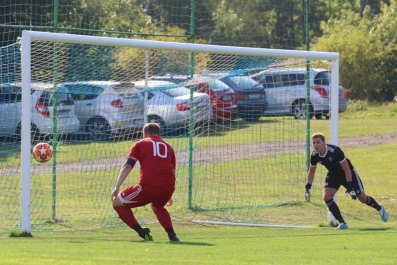 B tým Zavidova (v červeném) si v okresním přeboru jasně poradil s Pustověty 8:2. A to nedal jednu penaltu