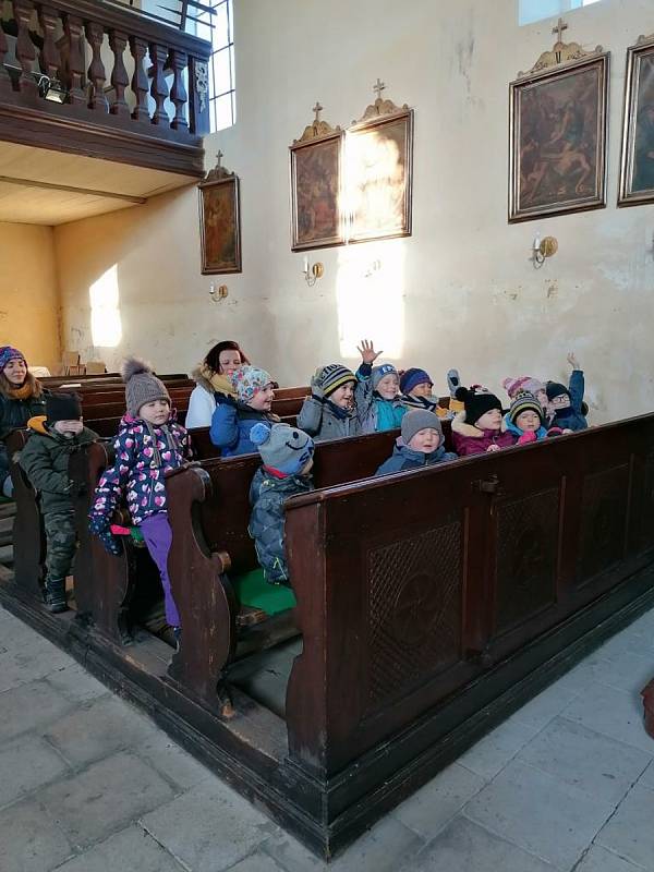 Děti z mateřské školy a prvního stupně čistecké základní školy navštívily kostel sv. Václava v Čisté.