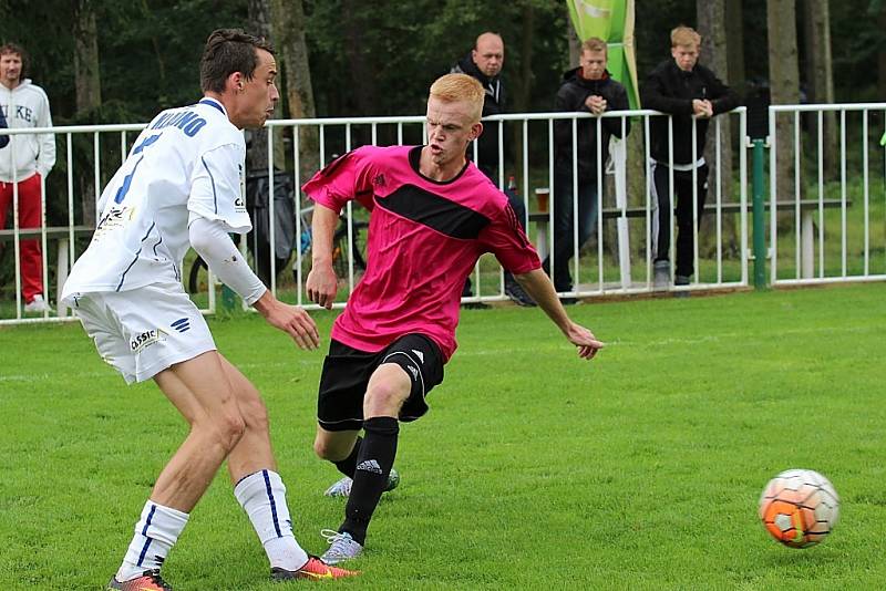 Tatran Rakovník (v růžovém) - SK Kladno 0:1