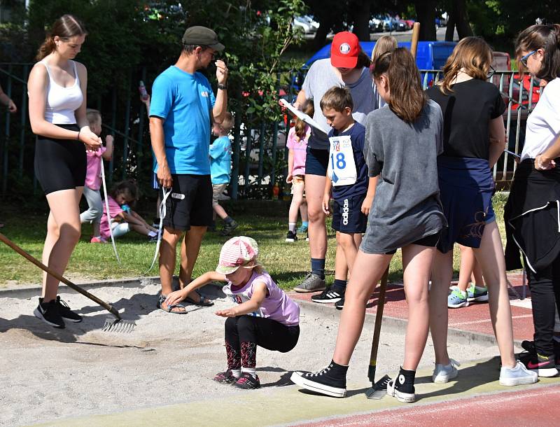 Olympiáda mateřských škol na hřišti u rakovnické sokolovny.