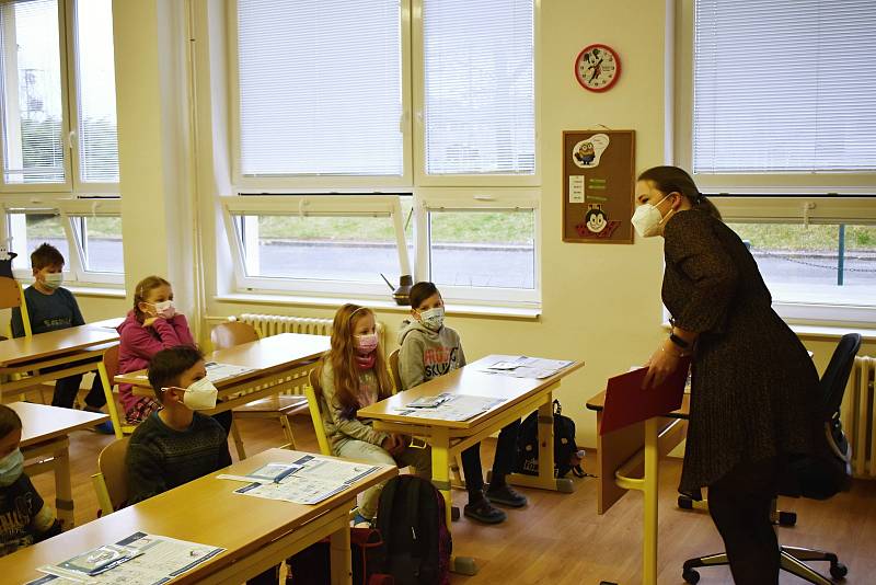 Návrat žáků do školy v Lubné, jaro 2021.