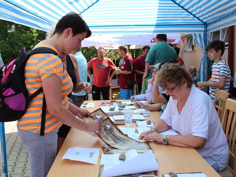 Pochod krajem Oty Pavla si nenechaly ujít stovky lidí