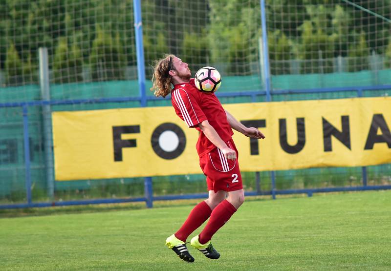 Fotbalisté Nového Strašecí zdolali Rejšice 3:0.