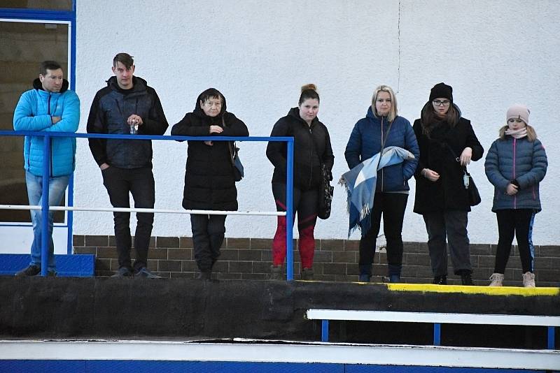 Z krasobruslařských závodů 'Bakalářský pohár' na zimním stadionu v Rakovníku.