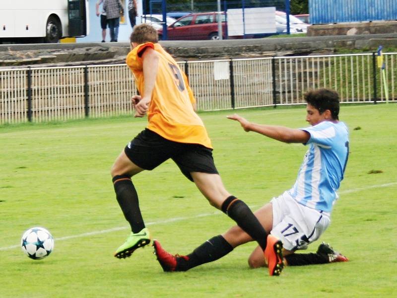 Starší dorostenci SK Rakovník v dorostenecké divizi prohráli s Táborskem B 0:5, mladší dorostenci se stejným soupeřem po penaltách.